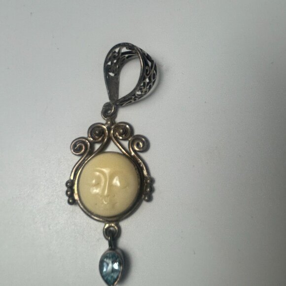 pendant - Picture 2 of 2